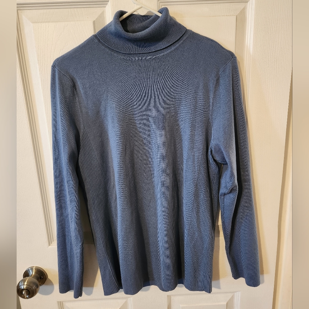 Chico's Lightweight Blue Turtleneck Sweater‎ Slim Fit Women's Size 2 Med